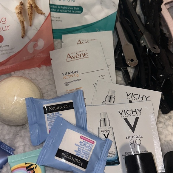 ‼️SOLD‼️Tote bag filled with goodies - Picture 5 of 7